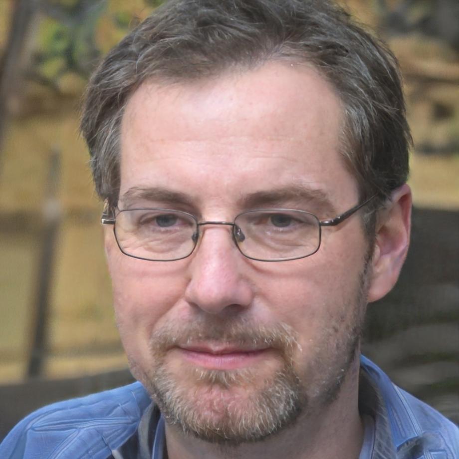 Portrait de Marc Dubois, expert en analyse financière